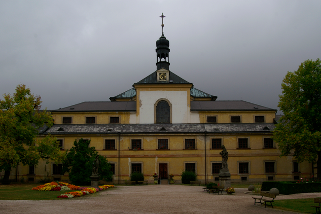 Jižní průčelí hospitálu v nádvoří