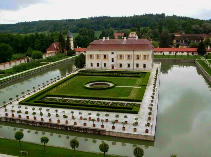 Zámek Kratochvíle od severu (foto Kožušník)