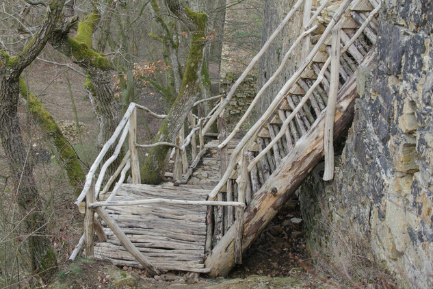 Středověký hrad Templštejn u Jamolic