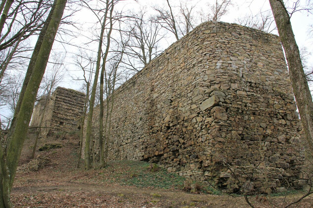 Středověký hrad Templštejn u Jamolic