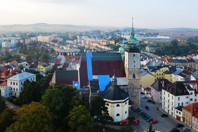 Průběh prací při obnově krovu a střešní krytiny roku 2018