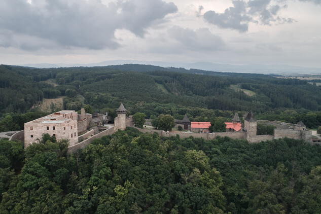 Ptačí pohled na hrad Helfštýn