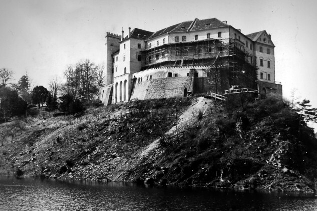 Orlík v době napuštění VD, 1962, NPÚ, ÚOP v Českých Budějovicích