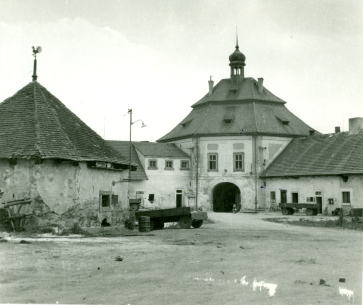 Hospodářský dvůr Hubenov (okr. PS), foto Pavlíková, 1960