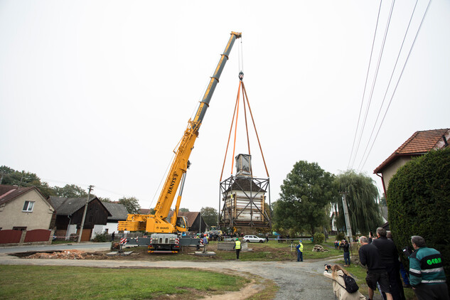 Přesun zvonice v Křídlech na Žďársku 26. 9. 2024